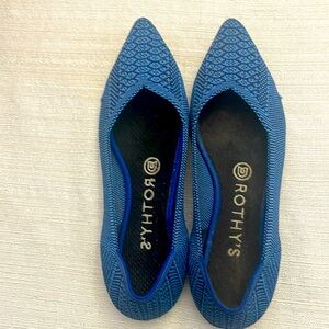 Rothy’s The Point Women's Sz 7 US Emerald Flat
Tiny pull on side.see last pics